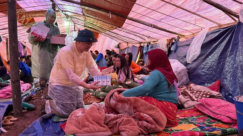 Tập đoàn của ông Phạm Nhật Vượng đề nghị hỗ trợ khẩn cấp thêm 500 tỷ đồng cho người dân vùng lũ - ảnh 1