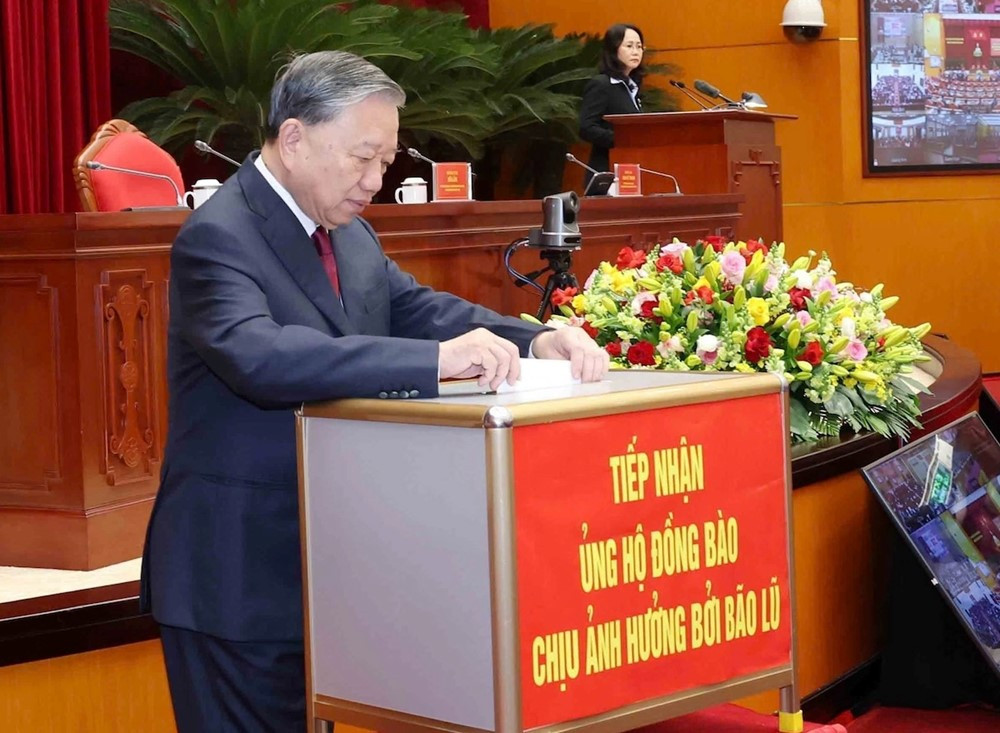 Sáng nay, Tổng Bí thư Tô Lâm cùng các lãnh đạo mặc niệm đồng bào tử vong do thiên tai - ảnh 1