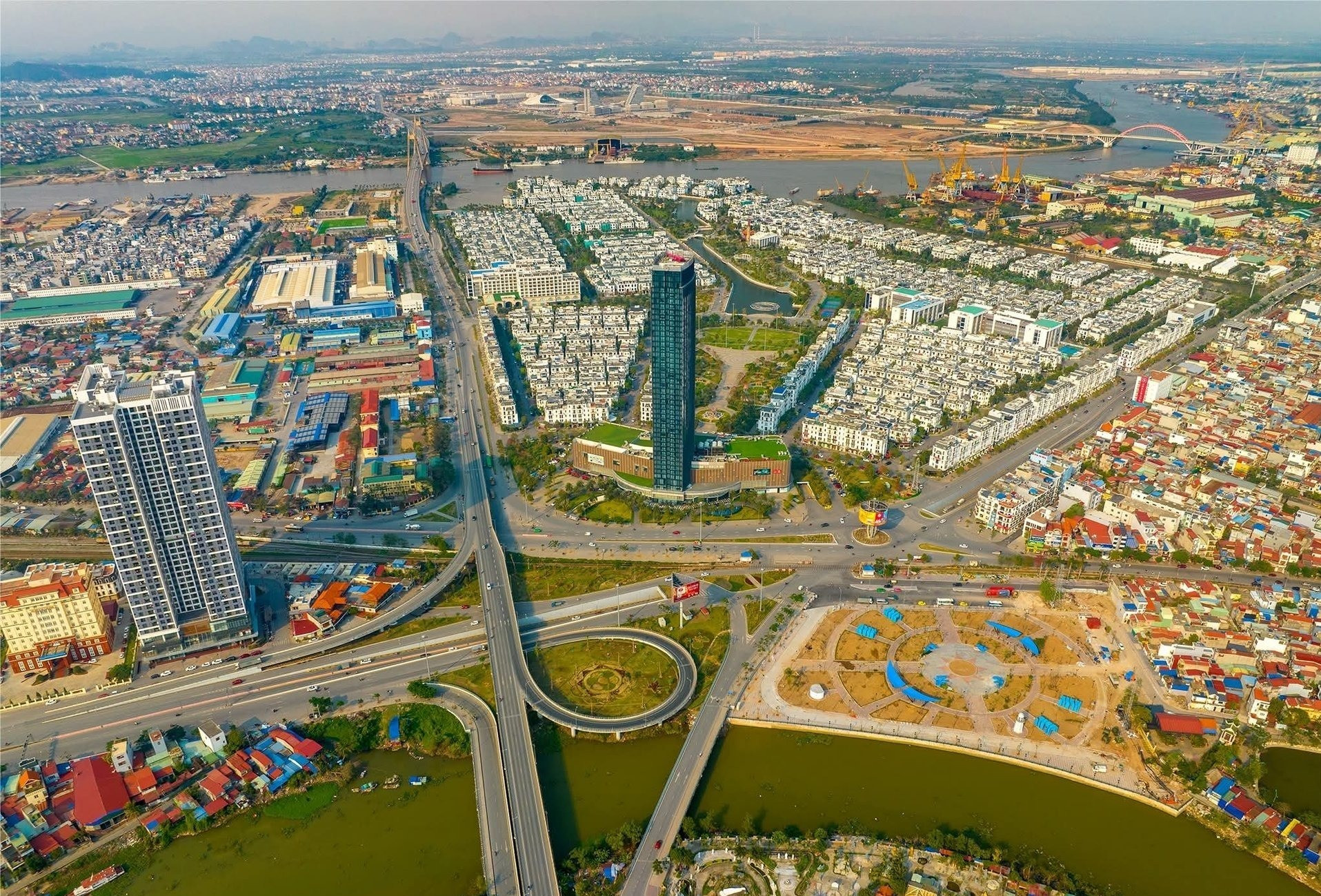 Sau Vingroup, Kinh Bắc (KBC) cùng doanh nghiệp châu Âu đề xuất làm tổ hợp cảng biển, sân bay tại Hải Phòng- Ảnh 1. Sau Vingroup, Kinh Bắc (KBC) cùng doanh nghiệp châu Âu đề xuất làm tổ hợp cảng biển, sân bay tại Hải Phòng- Ảnh 1.