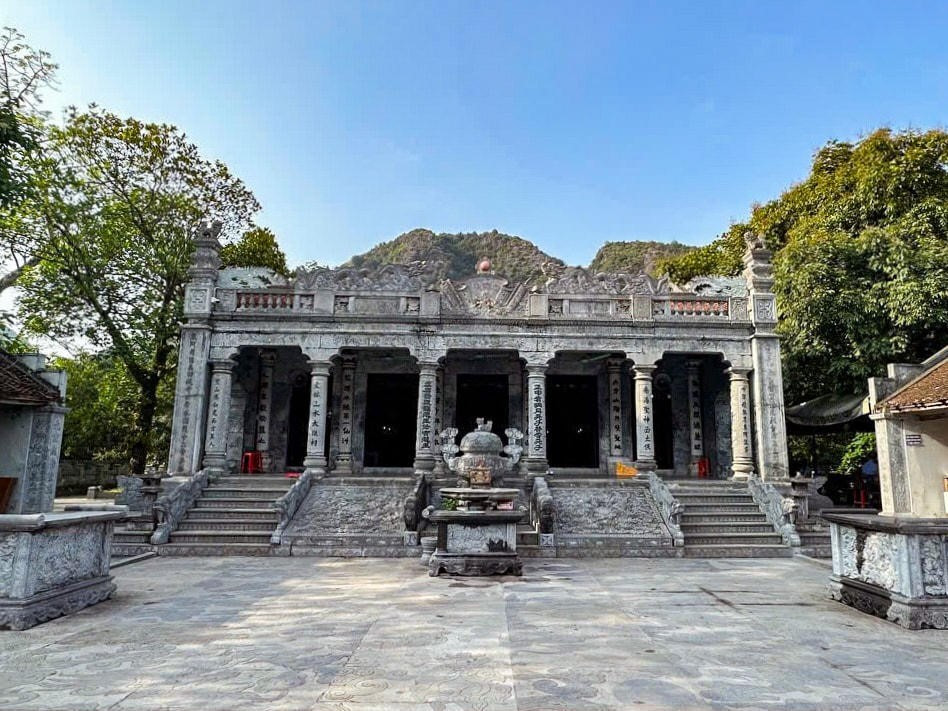 Ngôi đền đá thờ 4 vị vua, 2 vị tướng và hoàng hậu nhà Trần, được ví như 'kiệt tác' giữa lòng cố đô - ảnh 3