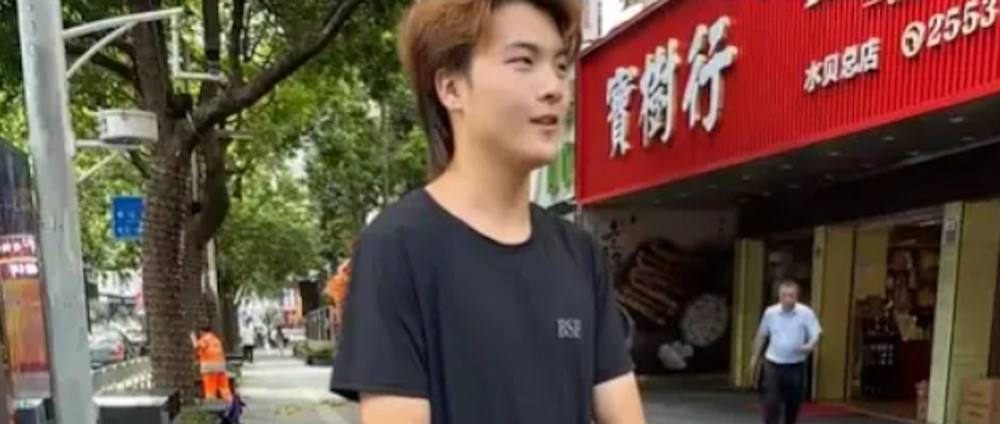 Đang đi giao hàng, nam shipper 17 tuổi nhặt được thỏi vàng nặng 2,2kg, trị giá hơn 7 tỷ đồng - ảnh 2