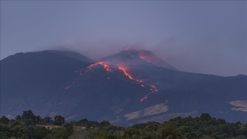 Núi lửa cao hơn 400m phun trào lần đầu tiên sau gần 12.000 năm, ảnh hưởng đến 5 quốc gia - ảnh 1
