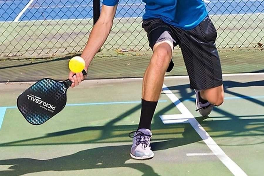Khung giờ chơi pickleball gây mất ngủ, dễ chấn thương - ảnh 2