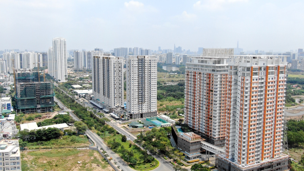 Trong ảnh là khu chung cư Saigon South Residences, cao ốc phức hợp Dragon Hill Residence… DJI_0026_FQFZ.JPG