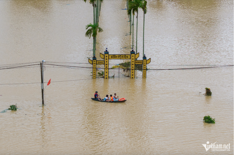 Nhiều nơi ở xã Diên Khánh (Khánh Hòa) bị ngập nặng. Ảnh: Nguyễn Huế screen-shot-2025-11-25-at-144700.png
