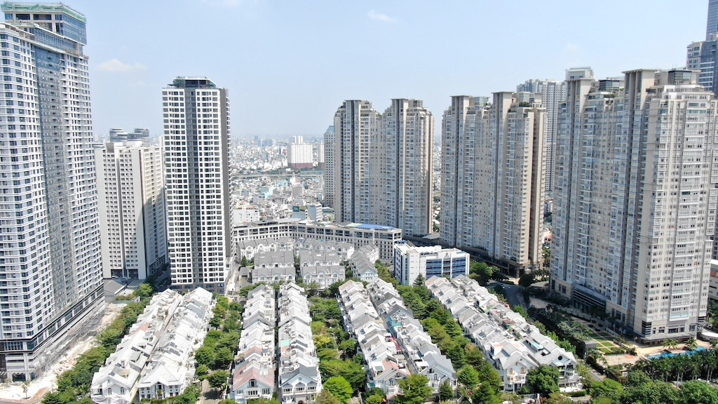 Các dự án nằm trên đường Nguyễn Hữu Cảnh gồm The Manor, SunWah Pearl, Saigon Pearl, Centennial Bason... DJI_0091_XVPM.JPG