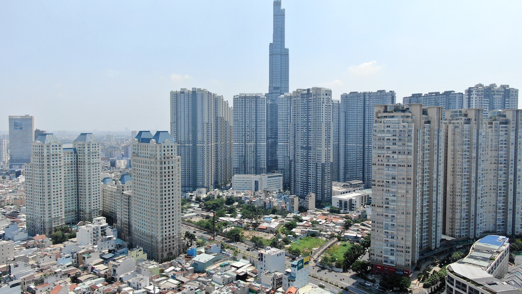 Chỉ riêng 6 dự án và chung cư nhưng đã có gần 20.000 căn hộ mọc lên trên tuyến đường này. DJI_0108_GVFS.JPG