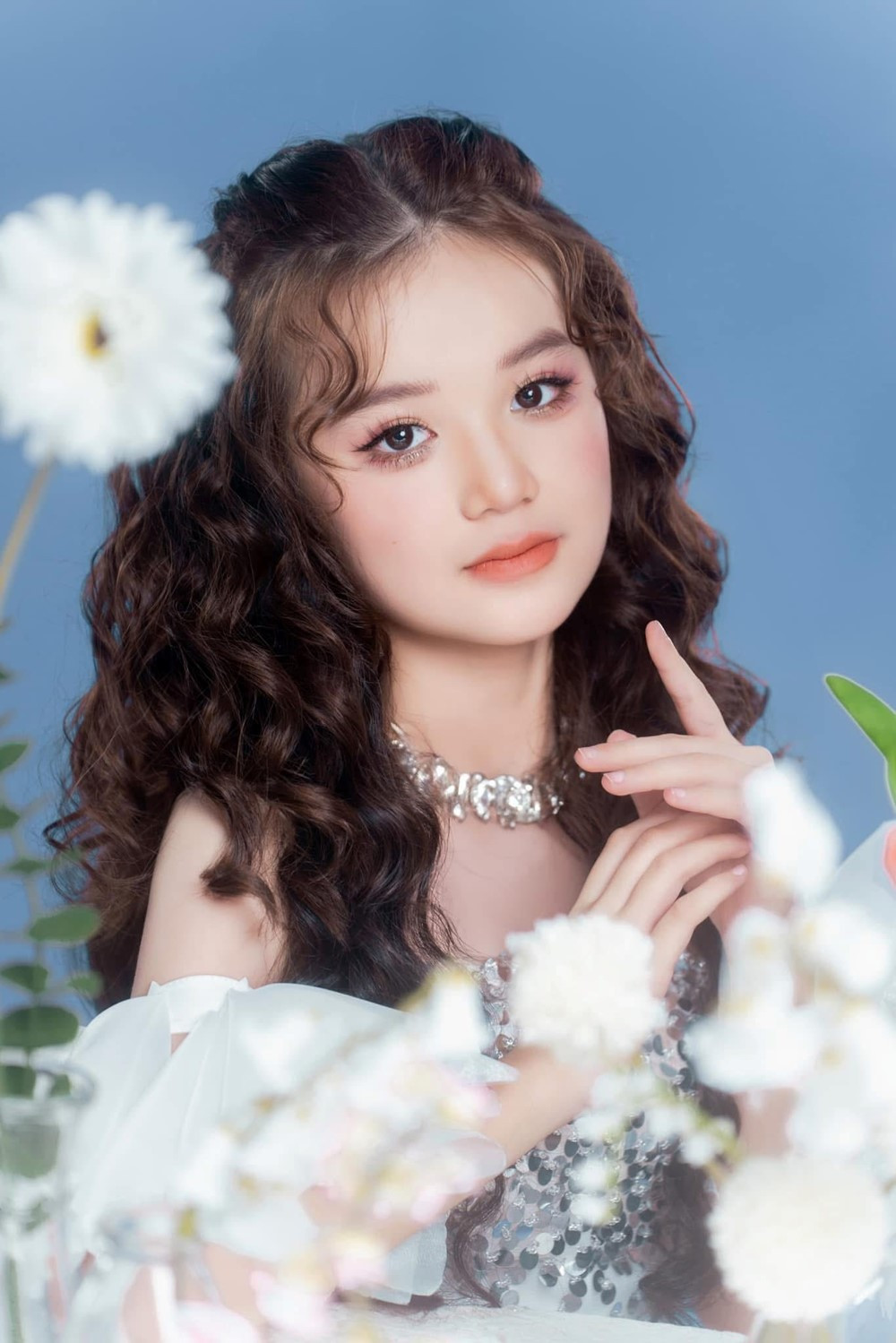 Cô bé 13 tuổi giành 15 Huy chương Vàng, đa tài từ hát, nhảy đến MC, người mẫu - ảnh 2