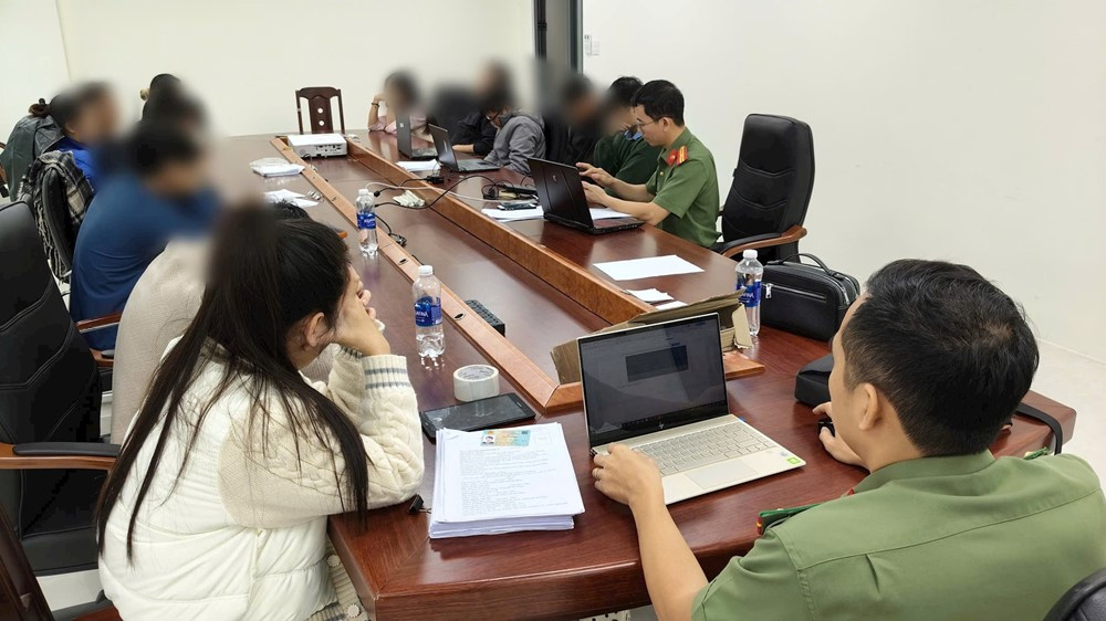 Bắt 'ông trùm' tiền ảo Nguyễn Thế Duy, tịch thu 11 máy tính xách tay, 16 điện thoại và 1,1 tỷ đồng trong tài khoản