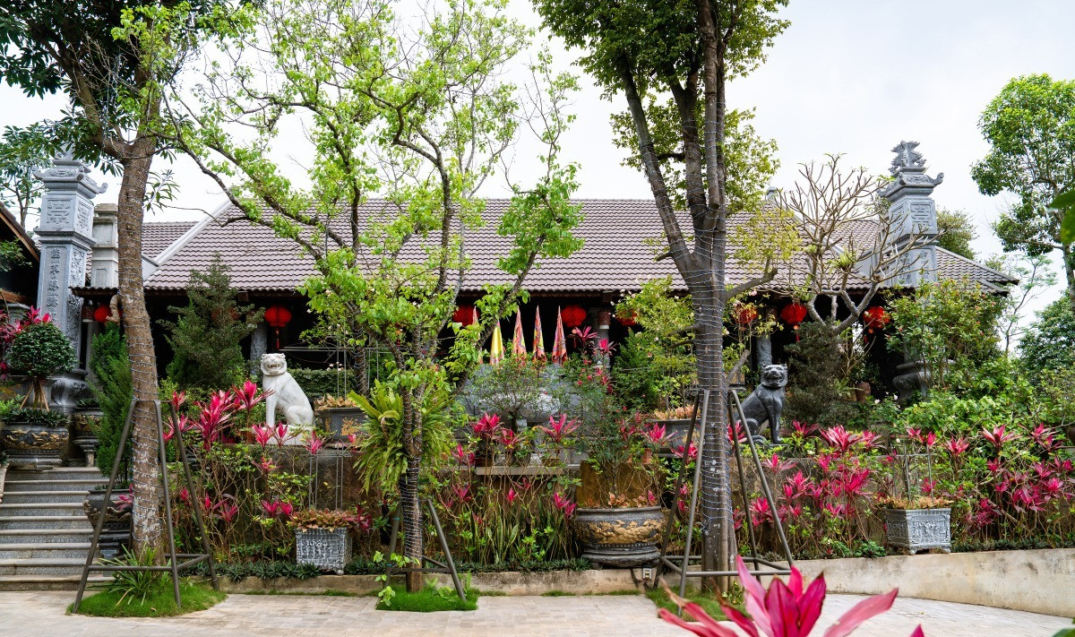 NSND trẻ nhất Việt Nam sở hữu biệt phủ 8.000m2 ở ngoại thành: Hòn non bộ cao bằng nhà 2 tầng, điện thờ hướng ra dãy núi Ba Vì- Ảnh 4.