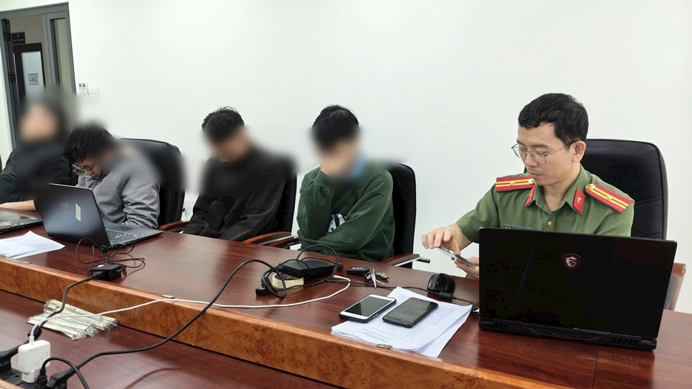 Bắt 'ông trùm' tiền ảo Nguyễn Thế Duy, tịch thu 11 máy tính xách tay, 16 điện thoại và 1,1 tỷ đồng trong tài khoản - ảnh 2