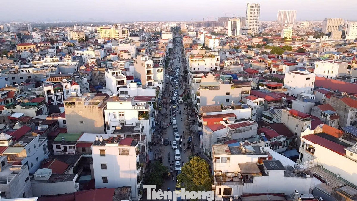 Kỳ họp thứ 10 HĐND TP Hải Phòng khóa XVI đã nghị quyết chủ trương đầu tư Dự án cải tạo hè, đường Lê Lợi và một số tuyến đường nội đô thành phố nhằm mở rộng, cải tạo vỉa hè, kết hợp chỉnh trang đô thị nhằm thay đổi diện mạo, hoàn chỉnh kết cấu hạ tầng. Giữa năm 2025, dự án này bắt đầu được bàn giao mặt bằng để thi công. tp-via-he-1.jpg