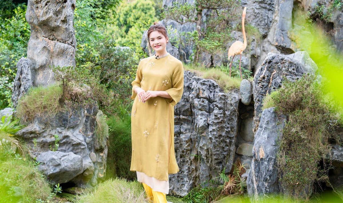 NSND trẻ nhất Việt Nam sở hữu biệt phủ 8.000m2 ở ngoại thành: Hòn non bộ cao bằng nhà 2 tầng, điện thờ hướng ra dãy núi Ba Vì- Ảnh 1.