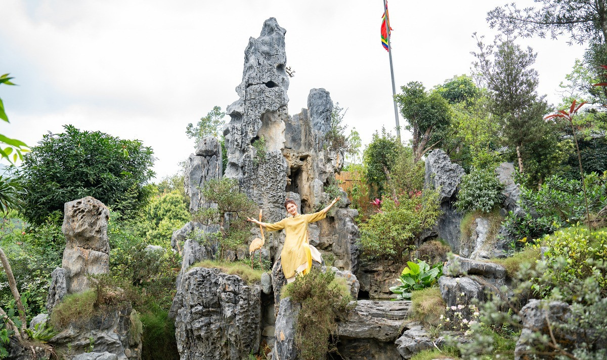 NSND trẻ nhất Việt Nam sở hữu biệt phủ 8.000m2 ở ngoại thành: Hòn non bộ cao bằng nhà 2 tầng, điện thờ hướng ra dãy núi Ba Vì- Ảnh 7.