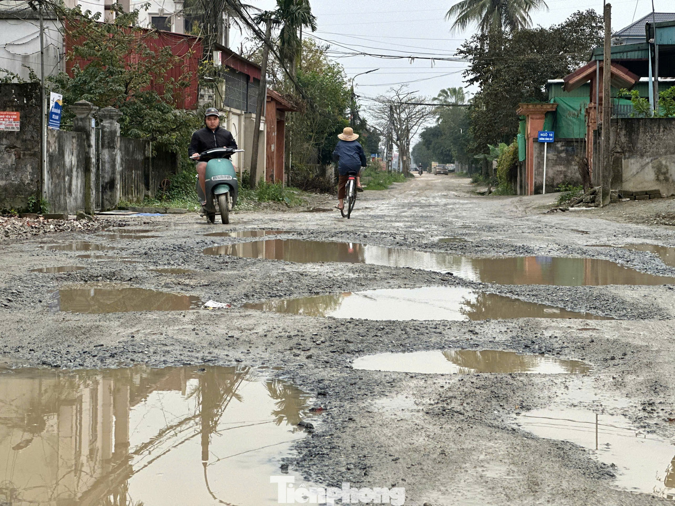 Tuyến đường Sông Cày nát bét, người dân di chuyển khó khăn.. tp-jsjsksks.jpg