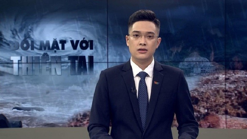 Nam MC trẻ nhất dẫn Thời sự 19h VTV: Có 2 bằng đại học trường danh tiếng, từng làm liên lạc viên tháp tùng Bộ trưởng - ảnh 3