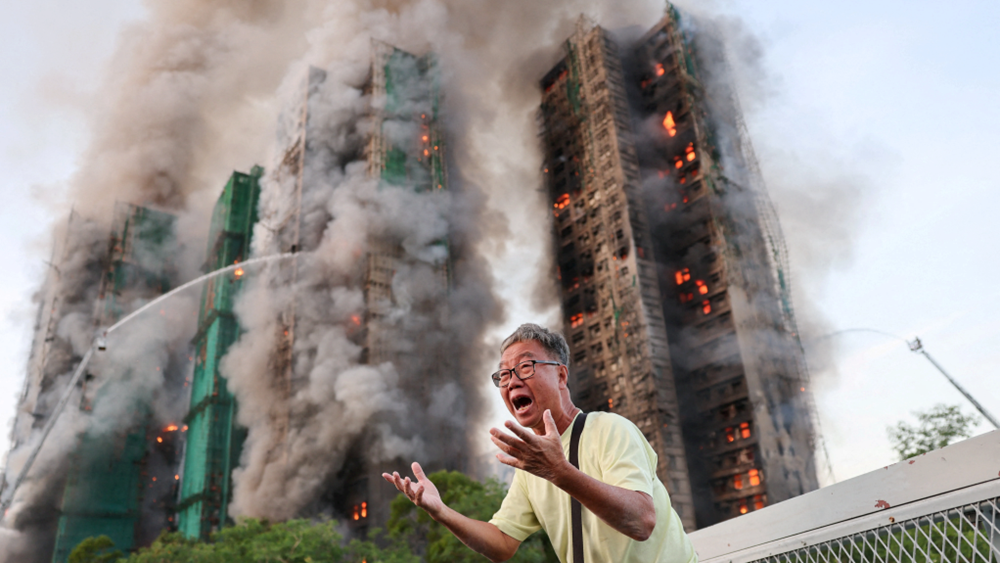 Chùm ảnh 'biển lửa’ kinh hoàng trong thảm kịch cháy chung cư ở Hồng Kông - ảnh 4