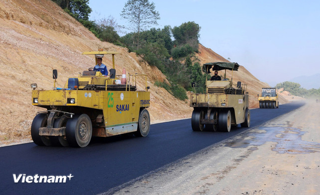 Sắp thông xe tuyến cao tốc Tuyên Quang - Hà Giang, rút ngắn kết nối từ 4 giờ còn chưa đầy 1 giờ- Ảnh 1. Sắp thông xe tuyến cao tốc Tuyên Quang - Hà Giang, rút ngắn kết nối từ 4 giờ còn chưa đầy 1 giờ- Ảnh 1.