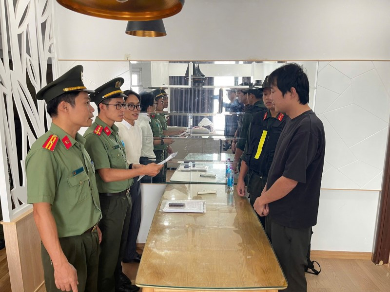 Bắt khẩn cấp một Giám đốc bị truy nã quốc tế - ảnh 1