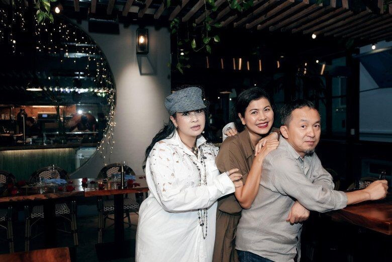 Nữ NSND có giọng hát ‘vang như chuông chùa’, từng bị bạn trai gắn định vị để theo dõi, nay hạnh phúc bên chồng thứ 3 là bác sĩ - ảnh 4