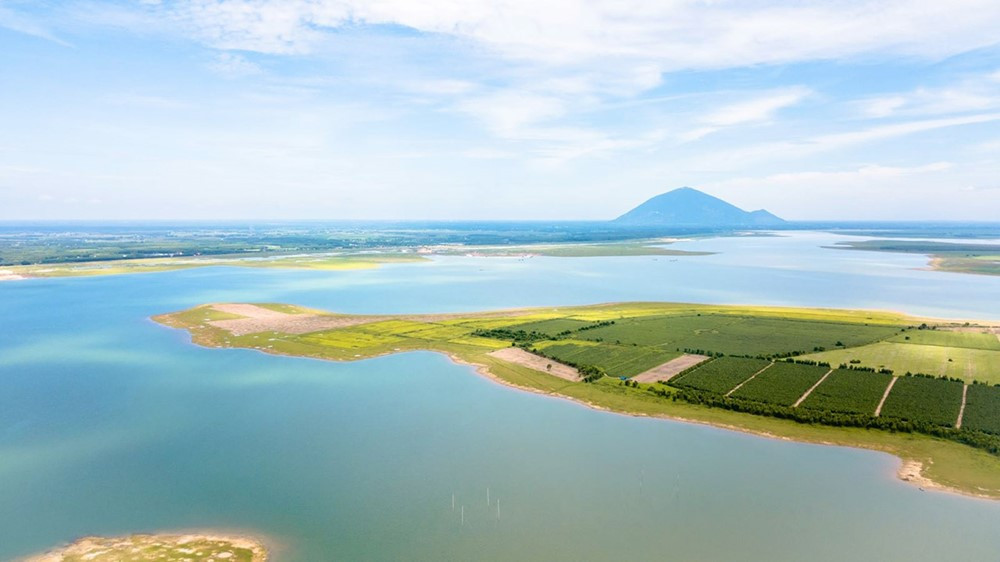 Huy động gần 2.900 tỷ, 36.000 lao động, 15 triệu ngày công, đắp 11,6 triệu m3 đất để xây hồ nước nhân tạo lớn nhất Đông Nam Á - ảnh 2