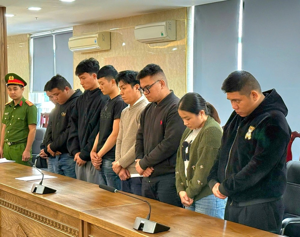 Phong tỏa 1.000 tài khoản, bắt 33 người, thu giữ 100 tỷ, kê biên 2 thửa đất trong đường dây lừa đảo 67.000 tỷ - ảnh 2