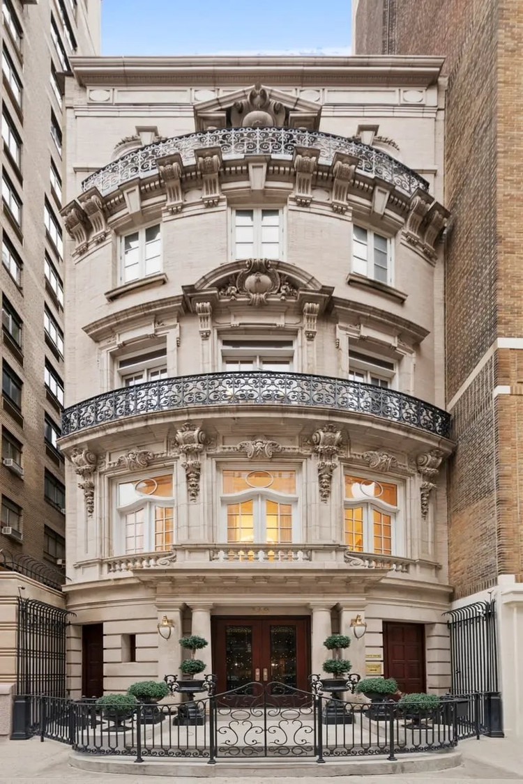 Chiêm ngưỡng căn biệt thự bằng đá vôi được rao bán gần nghìn tỷ- Ảnh 1. Chiêm ngưỡng căn biệt thự bằng đá vôi được rao bán gần nghìn tỷ- Ảnh 1.