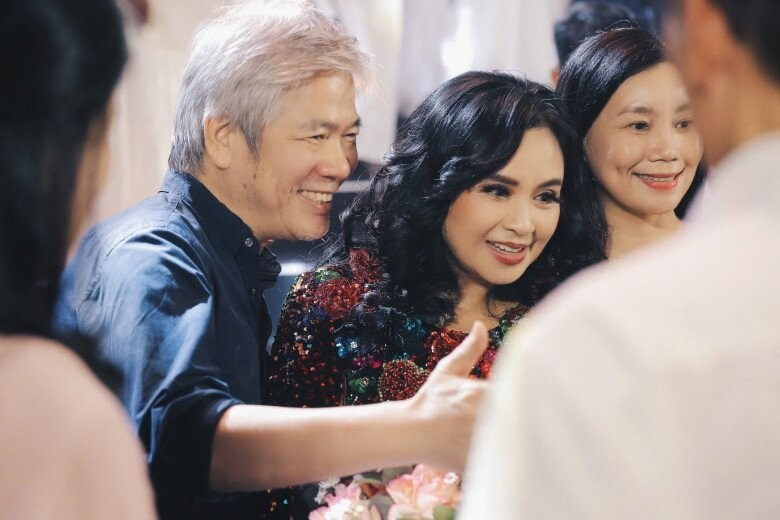 Nữ NSND có giọng hát ‘vang như chuông chùa’, từng bị bạn trai gắn định vị để theo dõi, nay hạnh phúc bên chồng thứ 3 là bác sĩ - ảnh 5