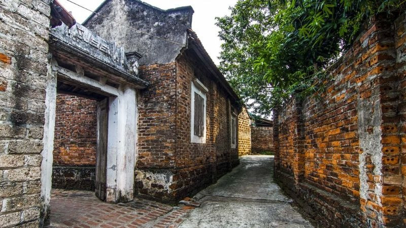 Ngôi làng cổ đầu tiên được công nhận là Di tích quốc gia của Việt Nam: Tọa lạc trên vùng đất địa linh nhân kiệt, mang dấu ấn của 2 vị vua- Ảnh 4. Ngôi làng cổ đầu tiên được công nhận là Di tích quốc gia của Việt Nam: Tọa lạc trên vùng đất địa linh nhân kiệt, mang dấu ấn của 2 vị vua- Ảnh 4.