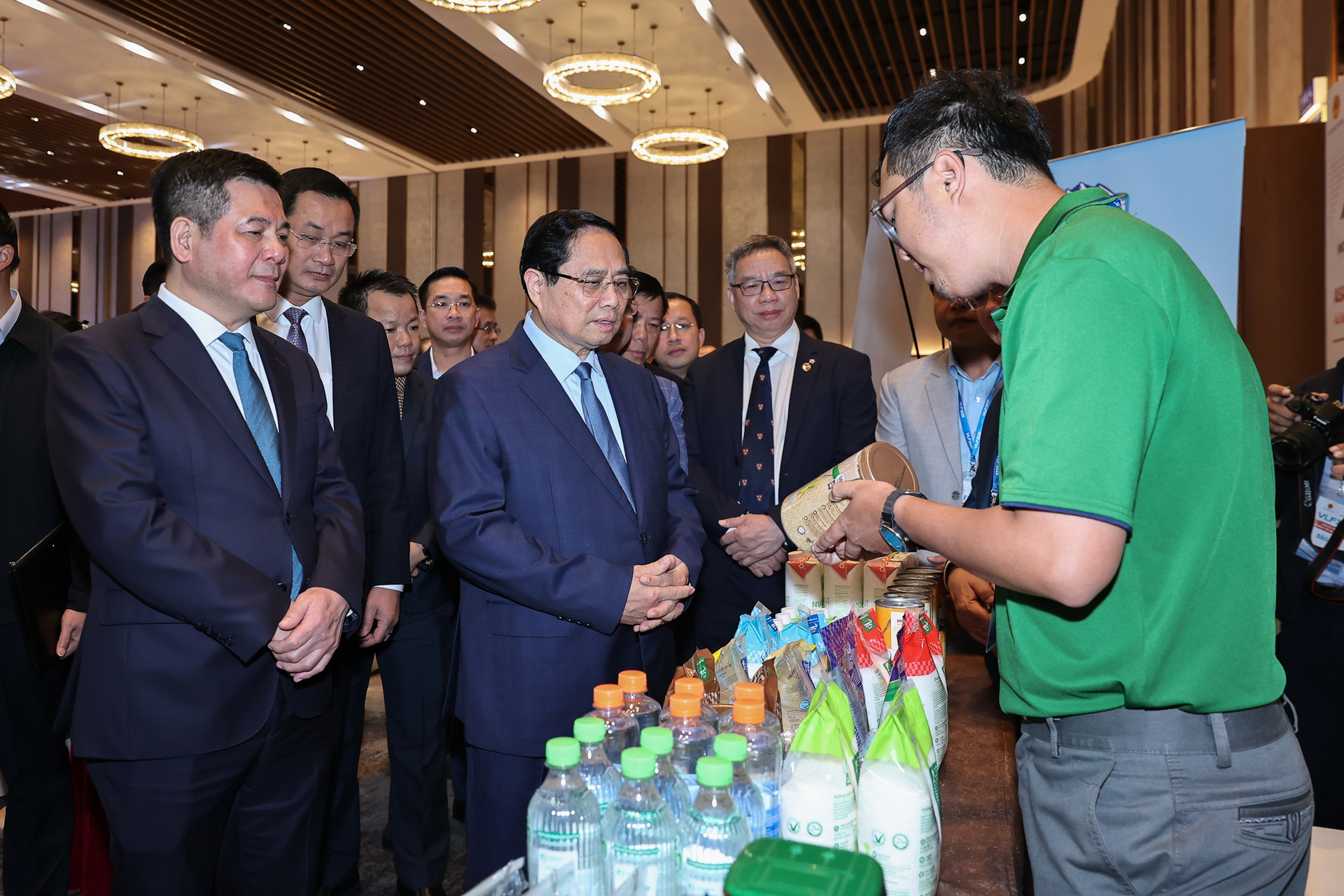 Thủ tướng Phạm Minh Chính dự Diễn đàn Logistics Việt Nam 2025- Ảnh 4. Thủ tướng Phạm Minh Chính dự Diễn đàn Logistics Việt Nam 2025- Ảnh 4.