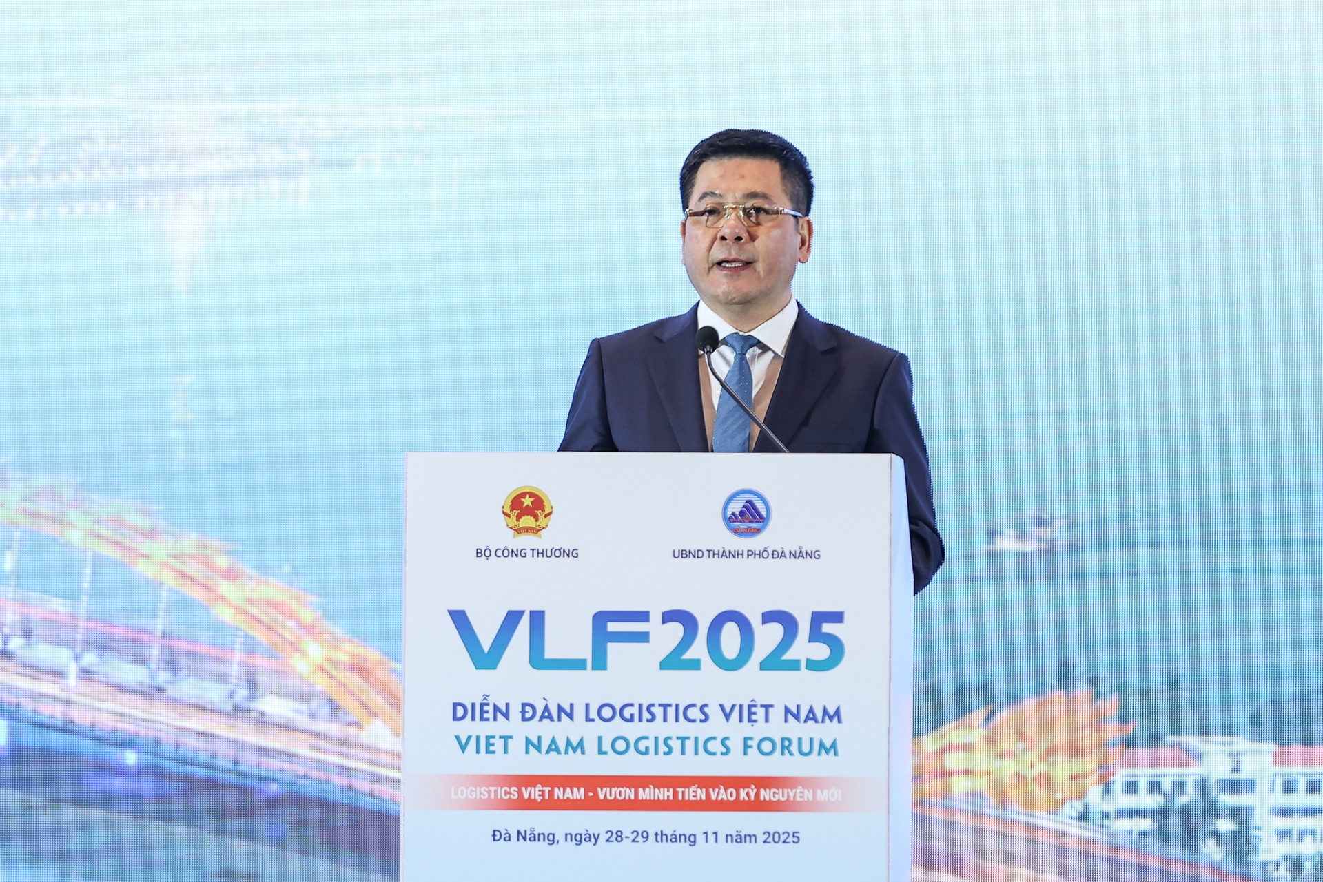 Thủ tướng: Đưa Việt Nam trở thành trung tâm dịch vụ logistics hàng đầu Đông Nam Á, châu Á và thế giới- Ảnh 5.