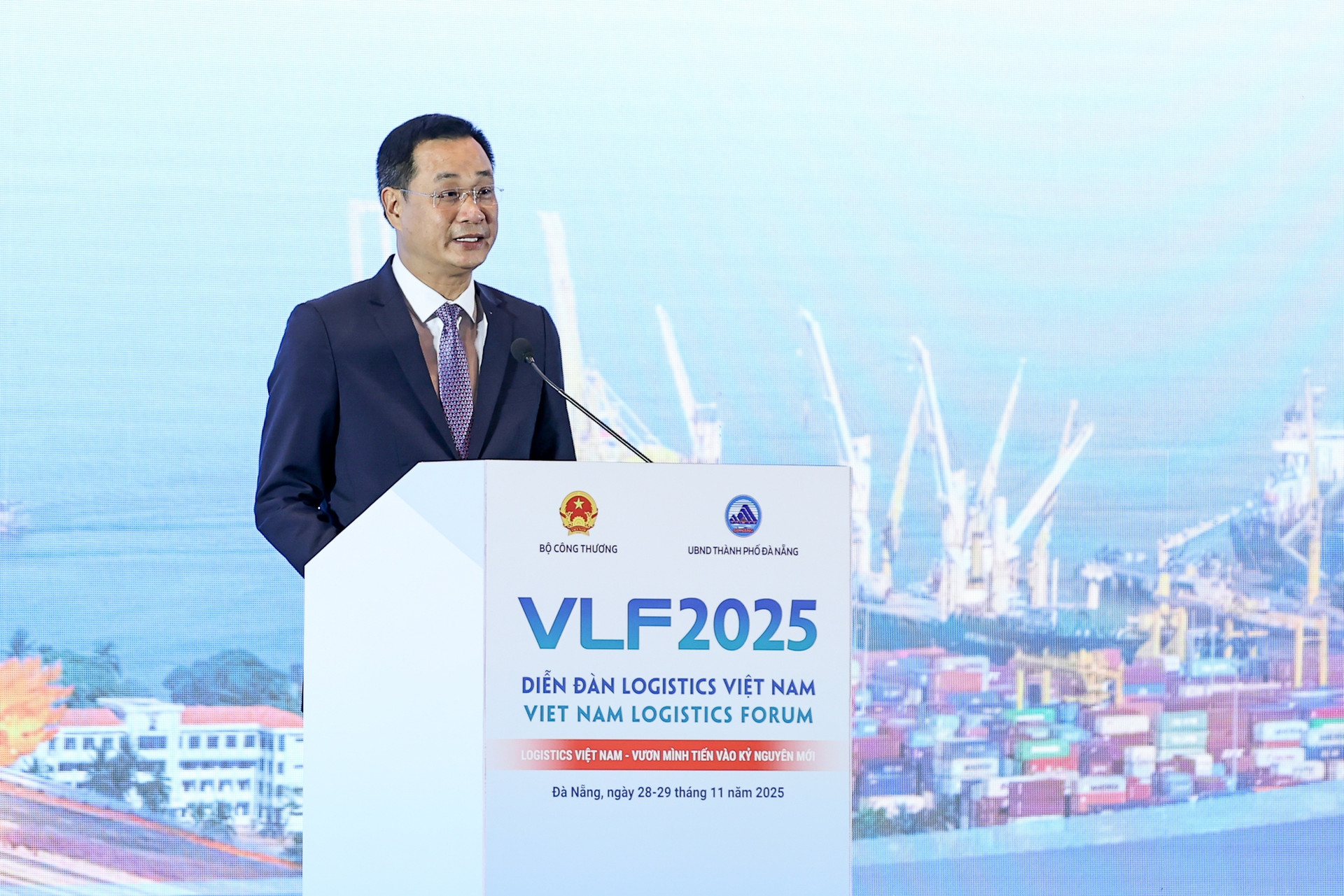 Thủ tướng: Đưa Việt Nam trở thành trung tâm dịch vụ logistics hàng đầu Đông Nam Á, châu Á và thế giới- Ảnh 6.