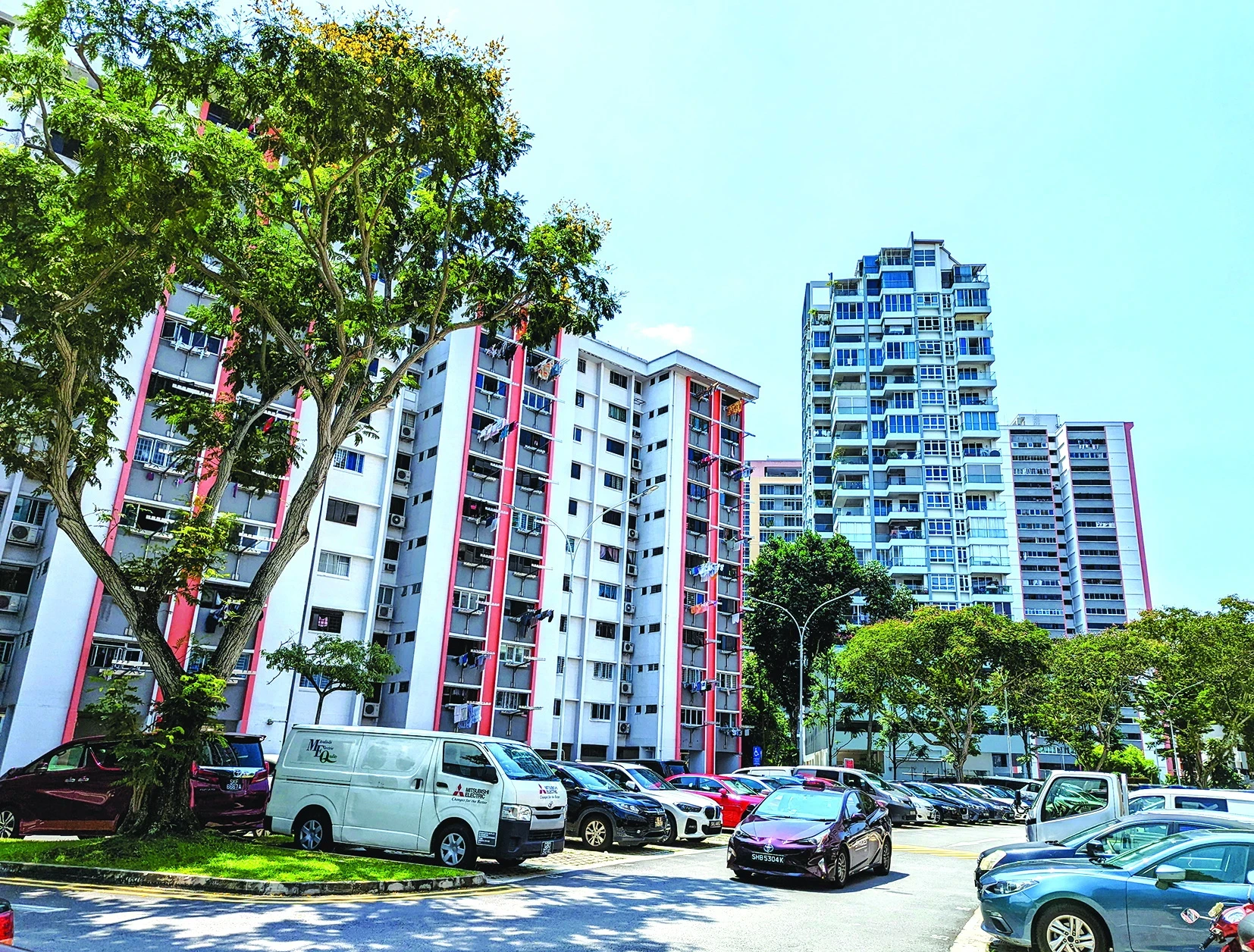 khu-hdb-voi-cay-phoi-do-va-bai-xe-hoi-dang-xa-la-condo-read-only-16584622057641889063603.webp