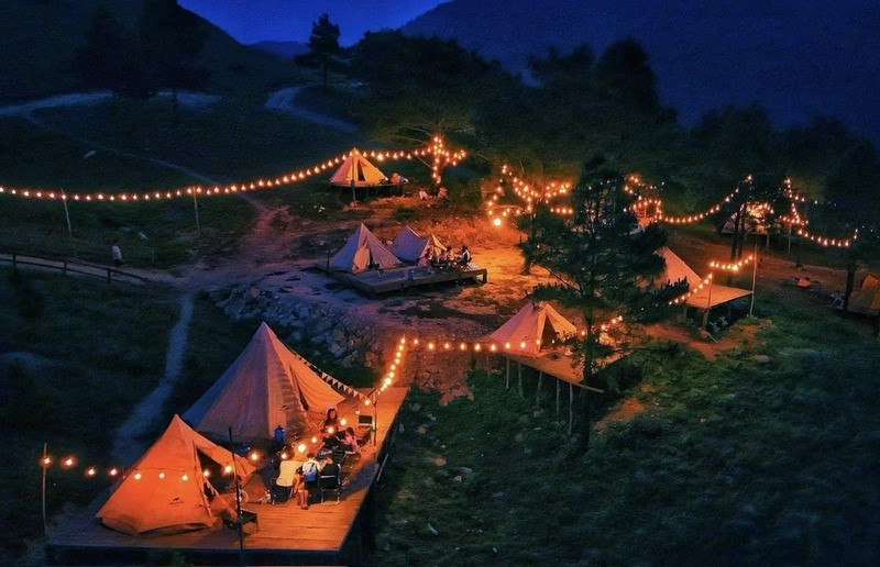 Cách Hà Nội chỉ 2 tiếng đi xe có một đồi cỏ cháy đẹp như phim Hàn Quốc, rất nguyên sơ, cắm trại đẹp đỉnh - ảnh 6