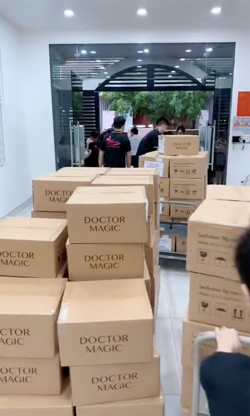 Gần 2.700 tỷ đồng được 'bơm' vào túi tiền của vợ chồng Mailisa khi bán 3 sản phẩm này ra thị trường - ảnh 3