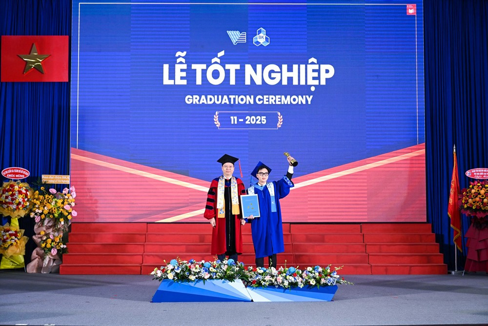 Thủ khoa giành Cúp Toàn năng từng đi 7 nước, nhận học bổng Tiến sĩ tại Pháp trước tốt nghiệp - ảnh 2