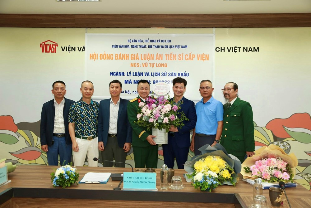 NSND Tự Long chính thức trở thành Tiến sĩ đầu tiên của Nhà hát Chèo Quân đội - ảnh 1