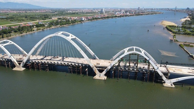 Cây cầu vòm nghìn tỷ nối đôi bờ sông Nhật Lệ gặp khó, đối diện nguy cơ vỡ kế hoạch- Ảnh 2.