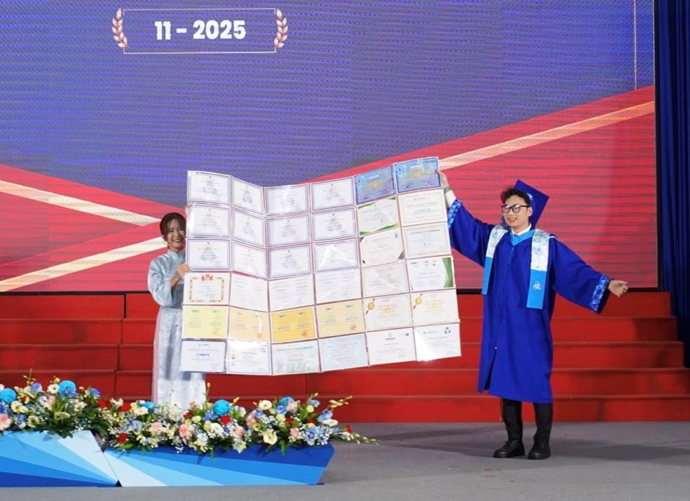 Thủ khoa giành Cúp Toàn năng từng đi 7 nước, nhận học bổng Tiến sĩ tại Pháp trước tốt nghiệp - ảnh 3