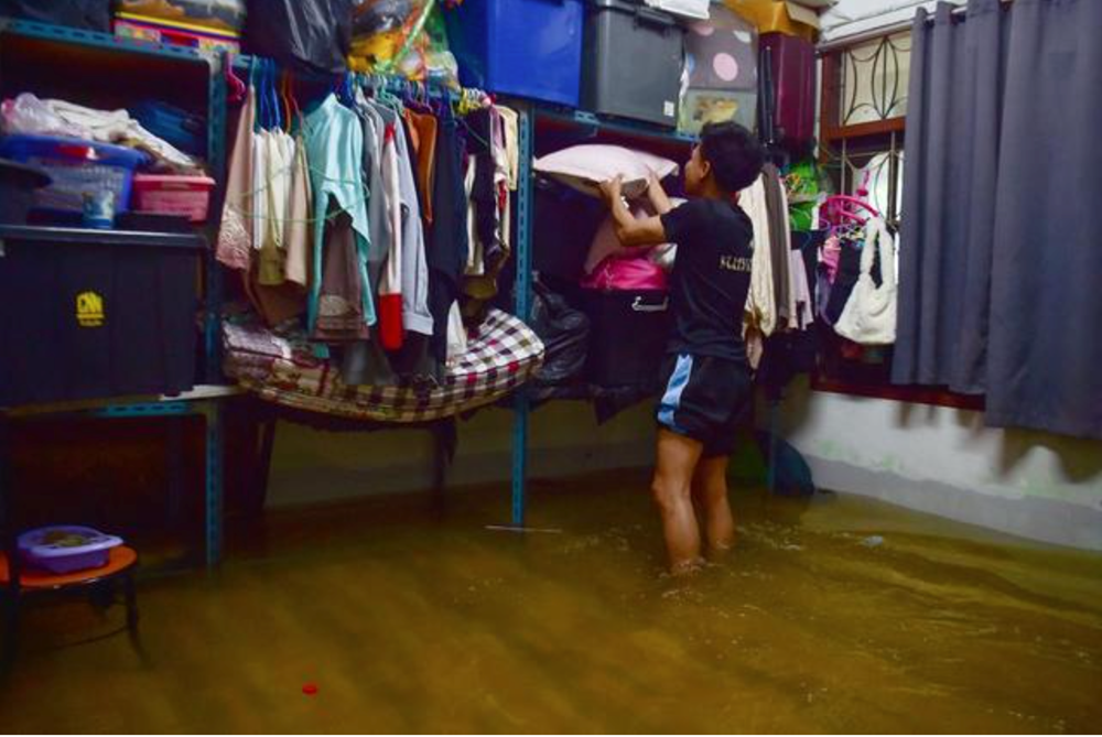 Thái Lan chịu trận lụt ‘300 năm mới có 1 lần’, Thủ tướng trực tiếp xào mì và phát cho người dân vùng rốn lũ - ảnh 4