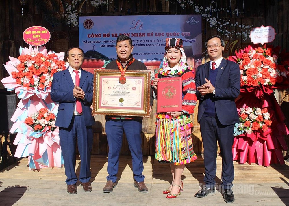 Ngôi nhà hình trống đồng làm từ đất sét xác lập kỷ lục Việt Nam - ảnh 1