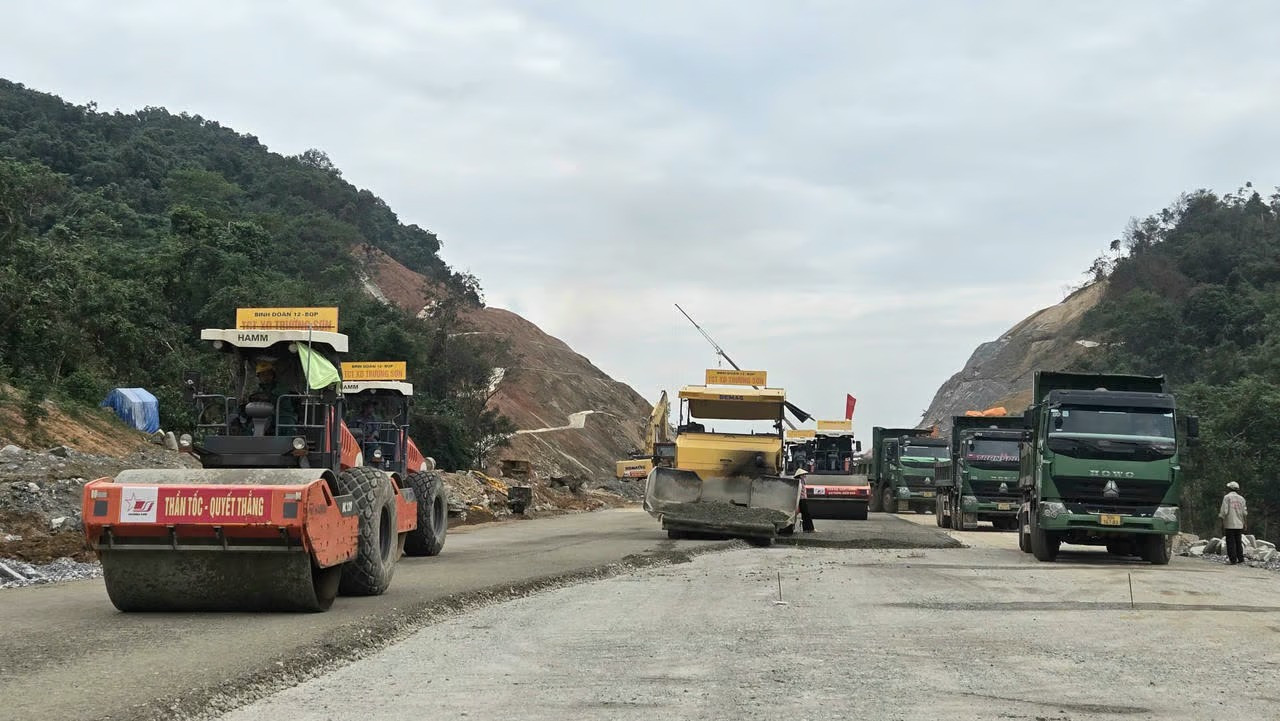 Sắp thông xe cao tốc 12.400 tỷ mà Tập đoàn Sơn Hải muốn cắm biển bảo hành 10 năm- Ảnh 1. Sắp thông xe cao tốc 12.400 tỷ mà Tập đoàn Sơn Hải muốn cắm biển bảo hành 10 năm- Ảnh 1.