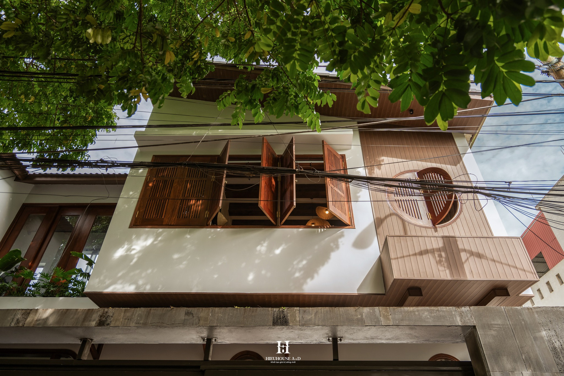 Tái sinh không gian yên bình của 'ba thế hệ' trong căn nhà nhỏ giữa lòng phố thị- Ảnh 1. Tái sinh không gian yên bình của 'ba thế hệ' trong căn nhà nhỏ giữa lòng phố thị- Ảnh 1.