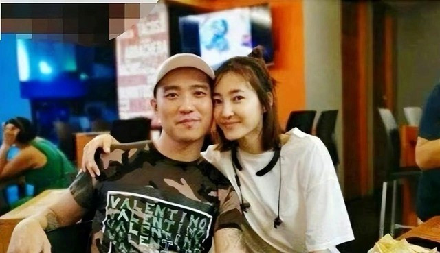 Bắt chồng của ‘mỹ nhân’ phim giờ vàng, tịch thu 151 thỏi vàng, 9 xe hạng sang, 2.032 điếu xì gà và loạt túi xách hàng hiệu - ảnh 1