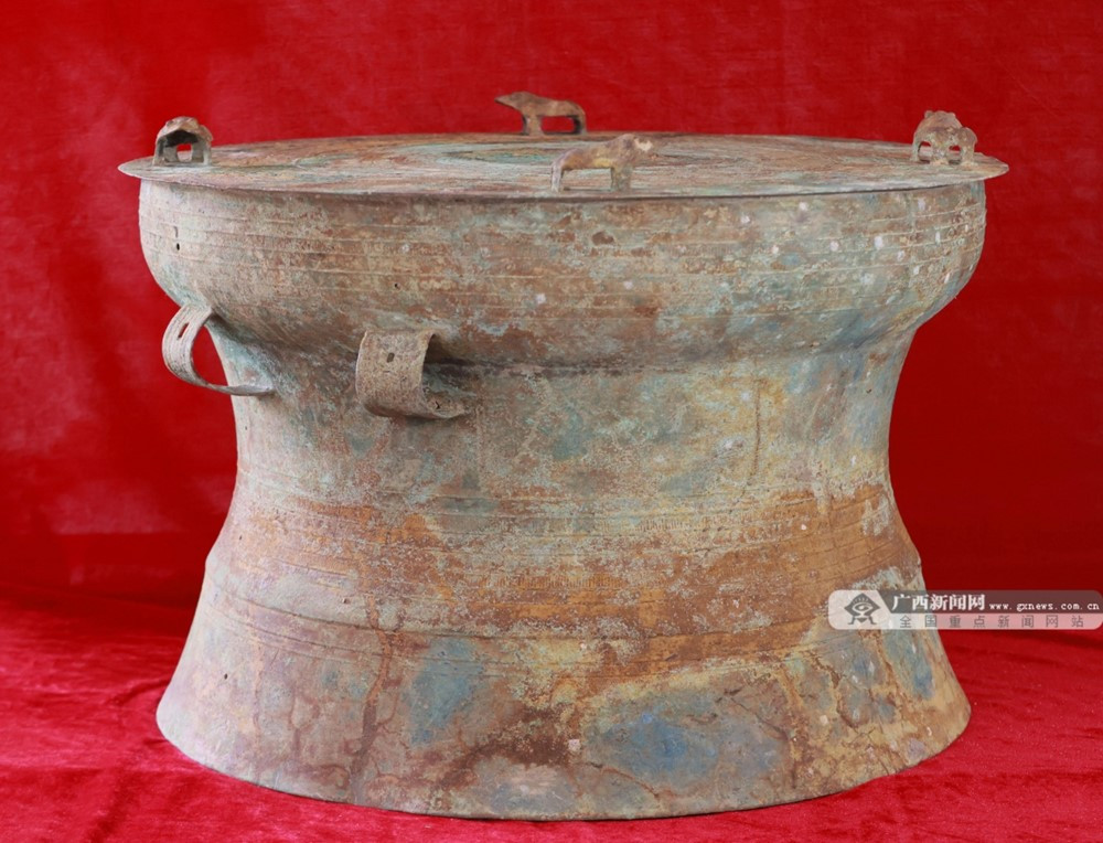 Đang đào giun câu cá, lão nông phát hiện kho báu nặng 30kg bên dưới bụi tre, bảo tàng huyện lập tức xuống làm việc - ảnh 3