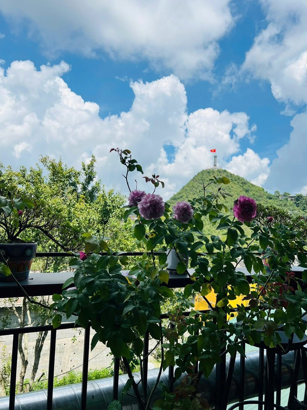 Ngôi nhà hình trống đồng làm từ đất sét xác lập kỷ lục Việt Nam - ảnh 8