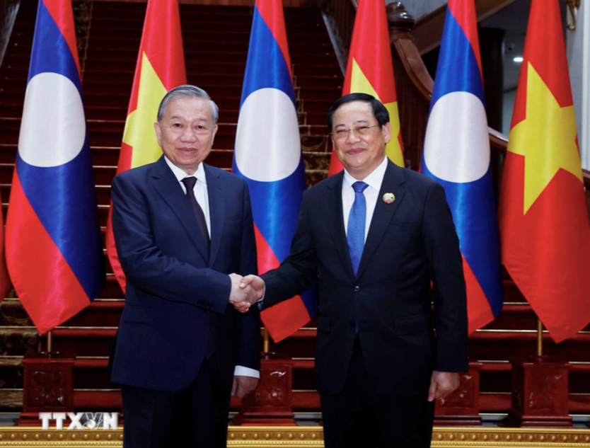 Tổng Bí thư Tô Lâm hội kiến Thủ tướng Lào. Ảnh: TTXVN. screen-shot-2025-12-01-at-93435-pm.png