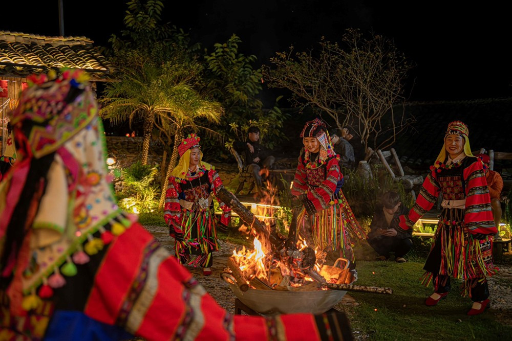 Ngôi nhà hình trống đồng làm từ đất sét xác lập kỷ lục Việt Nam - ảnh 5