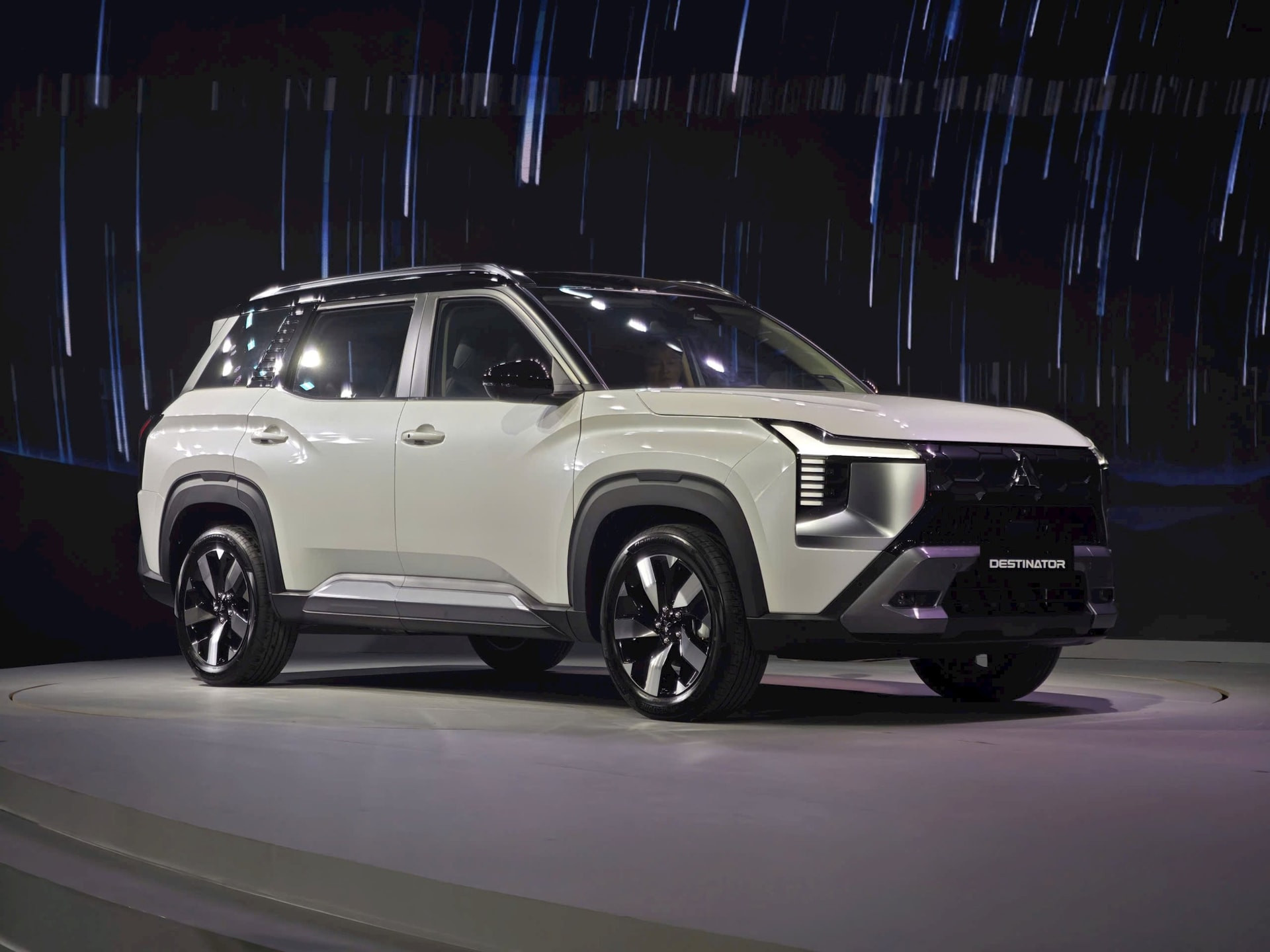 Mitsubishi Destinator (10)