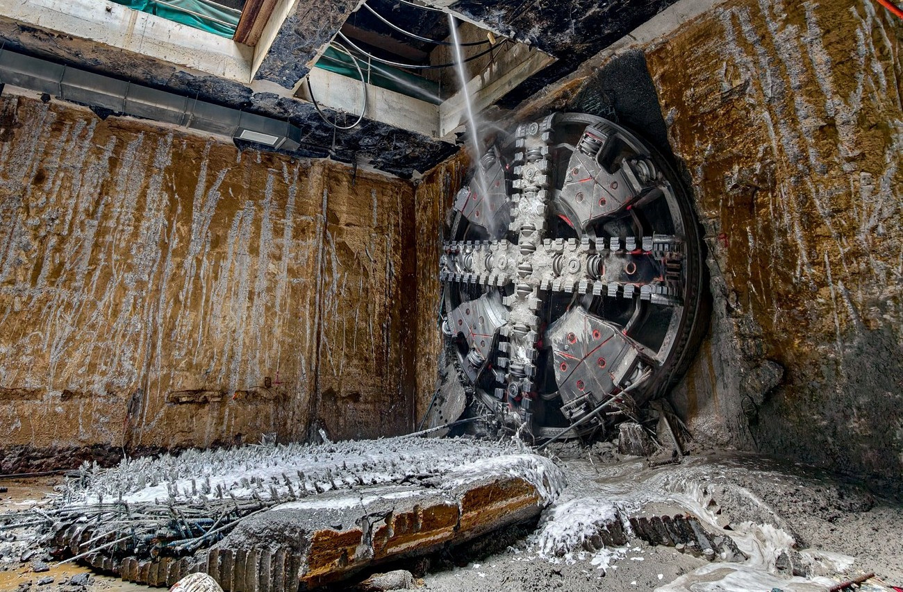 Máy đào hầm đào đường hầm thứ nhất đến ga S12 (ga Hà Nội) trong sáng 1/12. 1.jpg